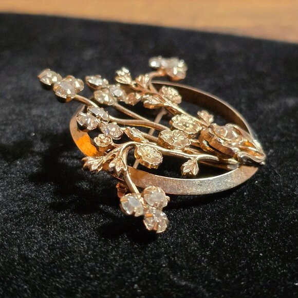 Vintage Rhinestone Gold Tone Floral Brooch Pin With Intricate Flower Design - Picture 11 of 12
